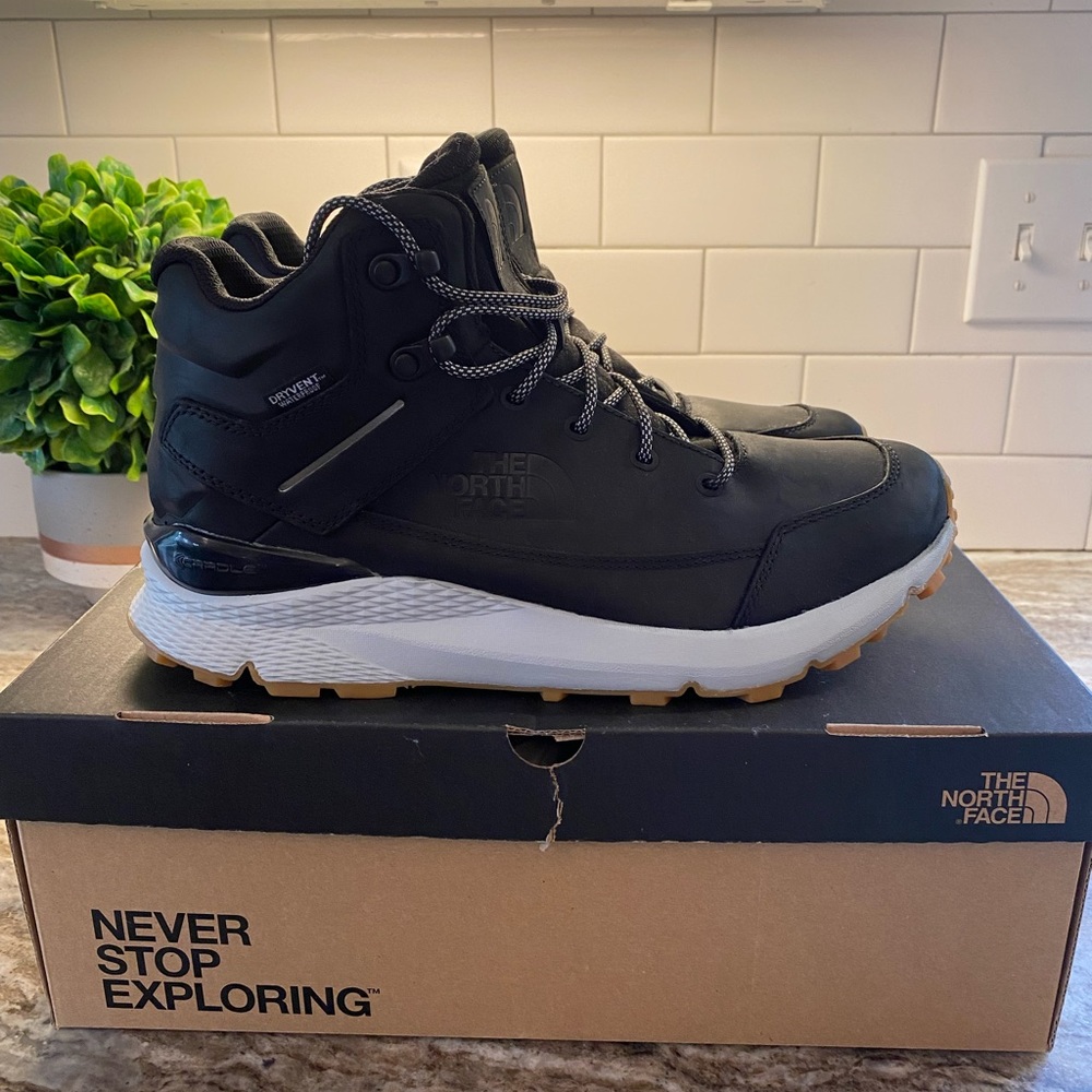 Men’s Size 9.5 - North Face Boots